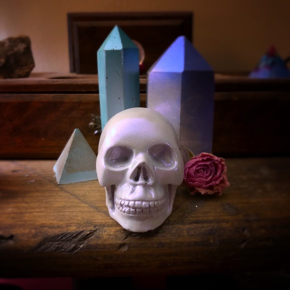 Handmade concrete Skull statue, decor - Picture 3 of 5